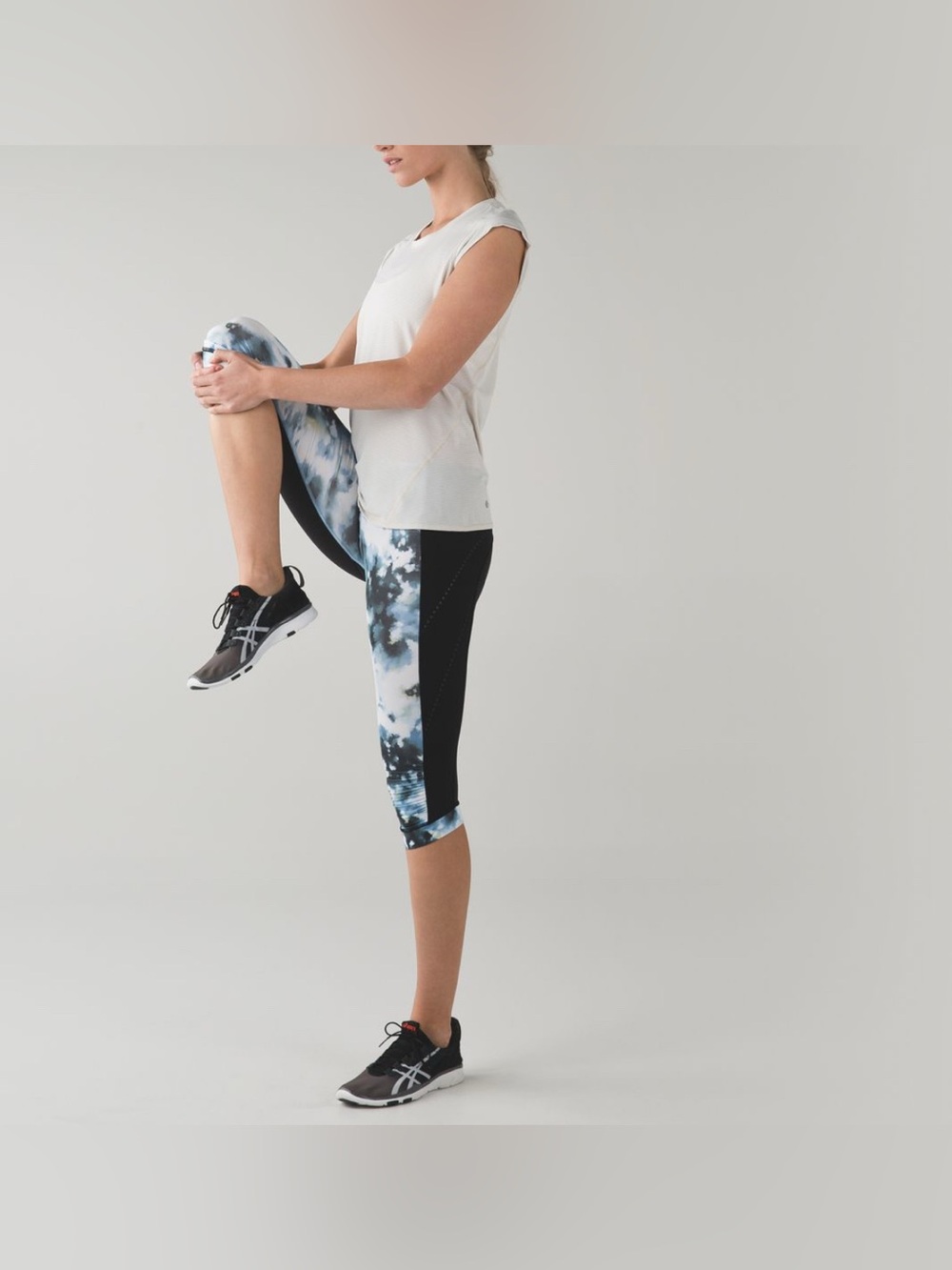 Lululemon Stop At Nothing Crops in Mini Blooming Pixie Aquamarine Multi print